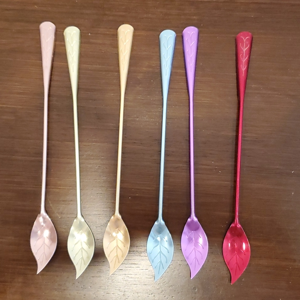2 vintage aluminum tumblers and 6 vintage colored aluminum iced tea spoons
